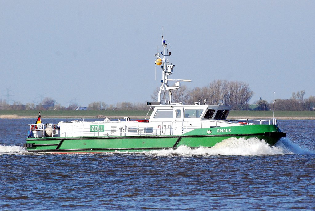 Das Zollboot Ericus auf der Elbe aufgenommen am 17.04.10 vom Fhranleger in Lhe.