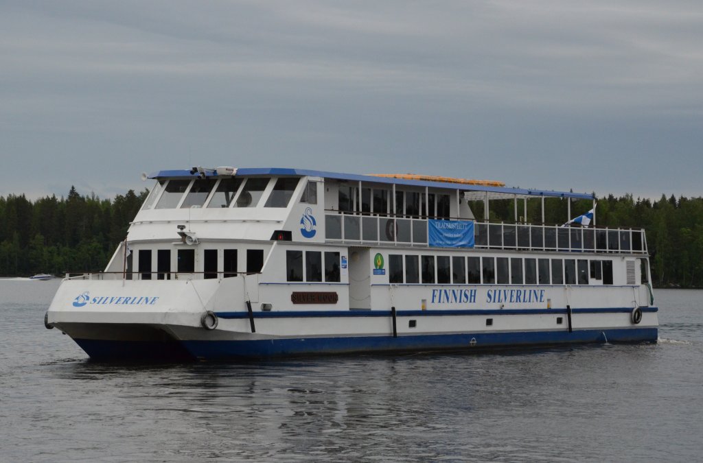 Der Ausflugsdampfer SILVER MOON aus Tampere/Finnland am 09.06.2012 auf einem See sdlich von Tampere.