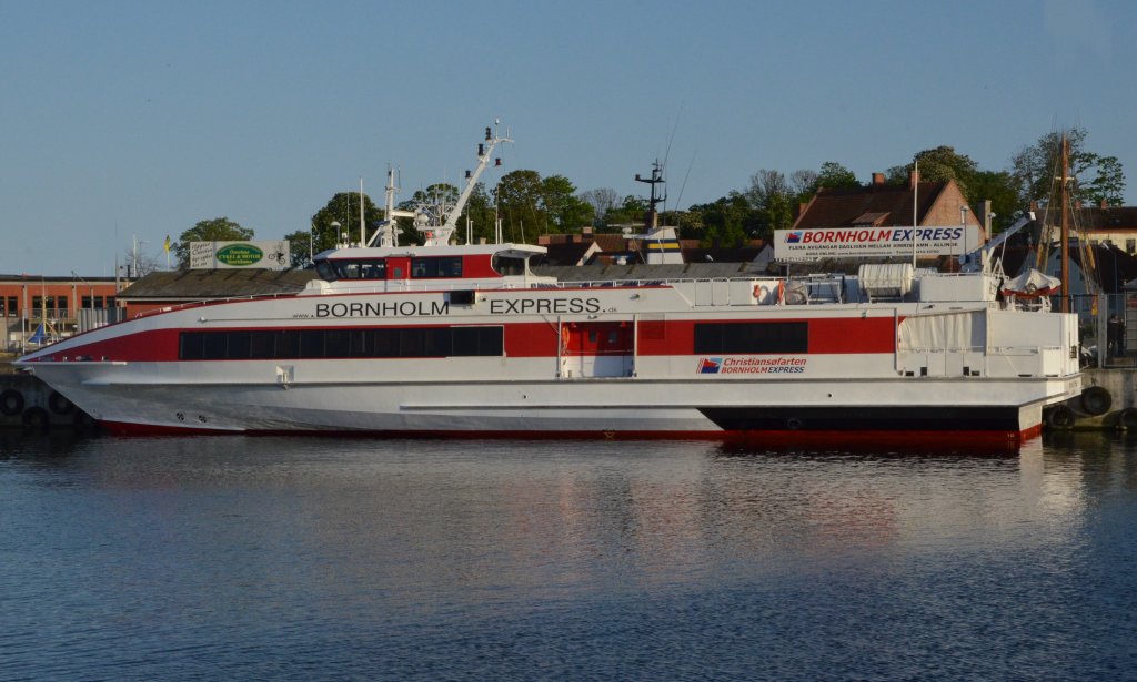 Der Bornholm-Express im Hafen von Simrishamn ein Katamaran am, 24.05.2012 beobachtet.