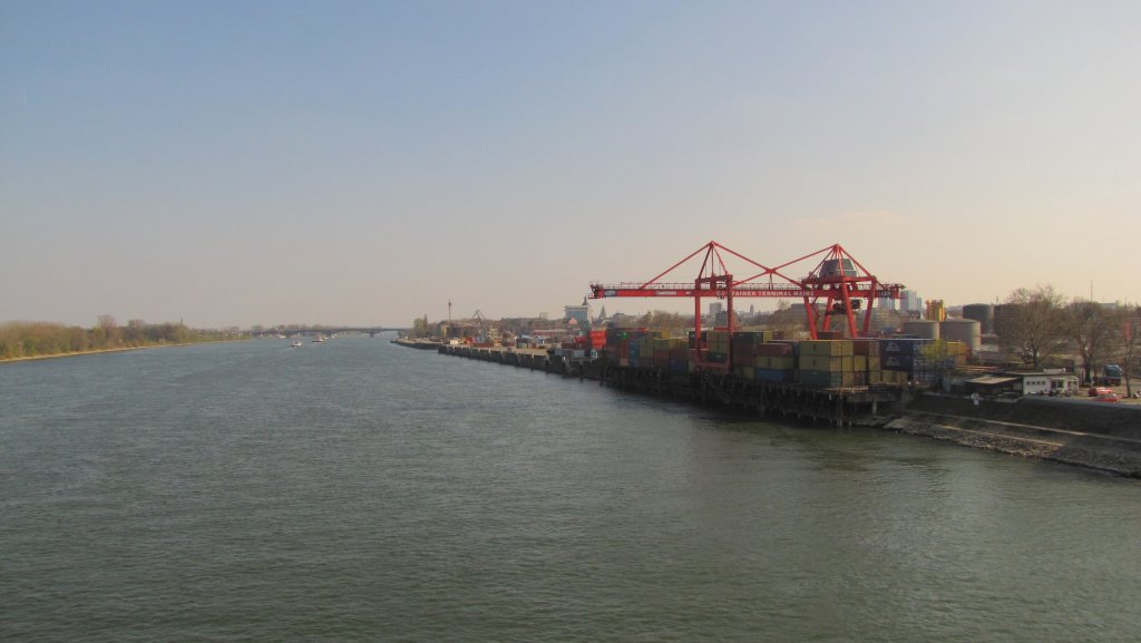Der Containerterminal Mainz am Rhein; 28.03.2011