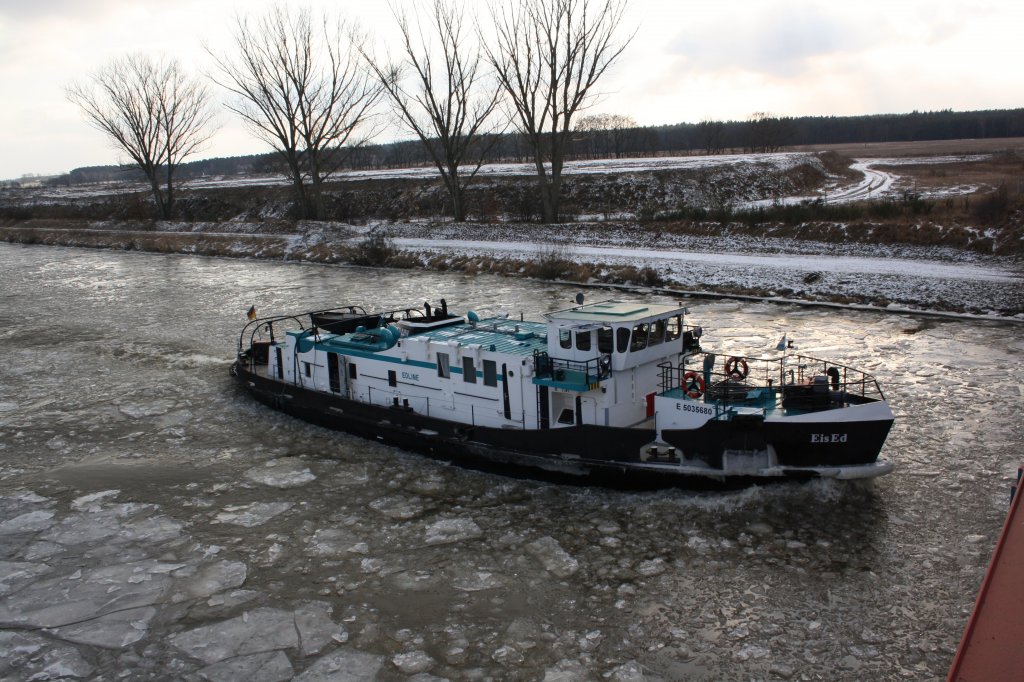 Der Eisbrecher EisEd am 04.02.2012 auf dem MLK bei Blstringen in Richtung Hannover.