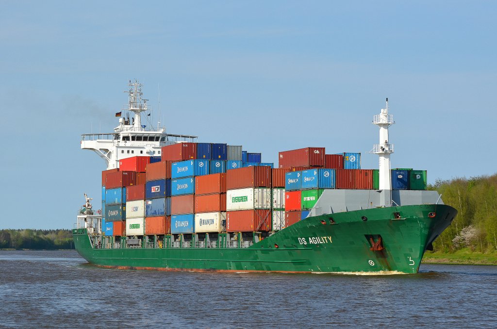 Der Feeder DS Agility IMO-Nummer:9395616 Flagge:Liberia Lnge:148.0m Breite:23.0m Baujahr:2008 Bauwerft:Qingshan Shipyard,Wuhan China aufgenommen am 01.05.12 auf dem Nord-Ostsee-Kanal bei Grntal.