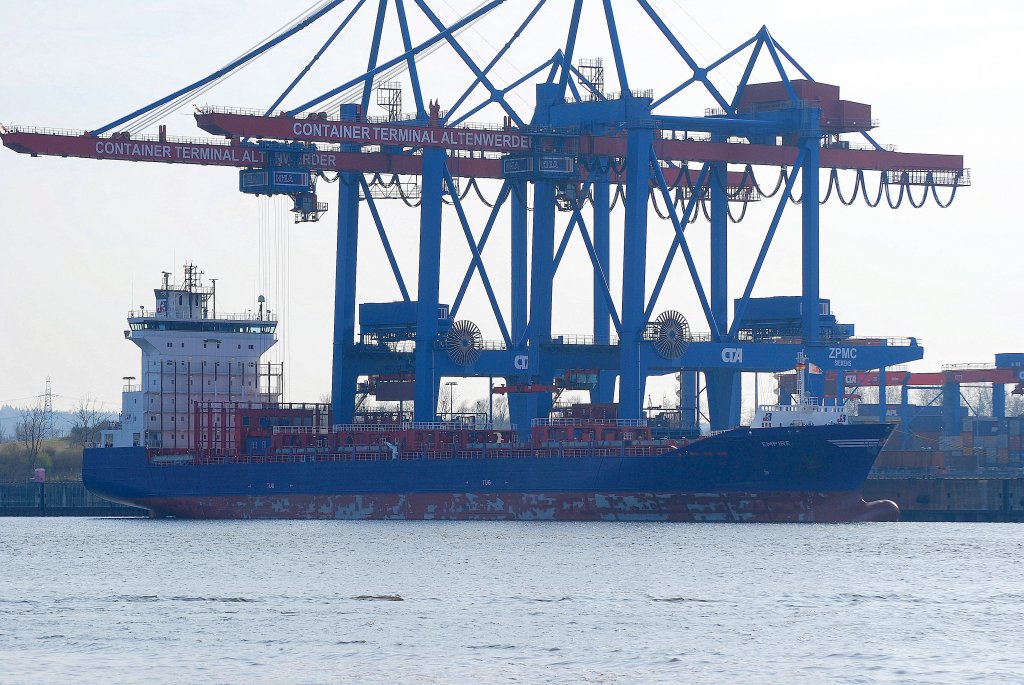 Der Feeder Empire IMO-Nummer:9387425 Flagge:Niederlande Lnge:171.0m Breite:26.0m Baujahr:2009 Bauwerft:Peene Werft,Wolgast Deutschland am Containerterminal Altenwerder in Hamburg liegend aufgenommen 02.04.11