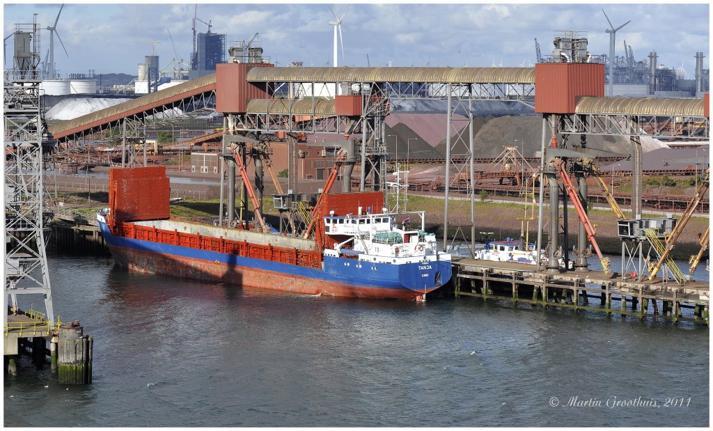 Der Frachter  Tanja  am 15.05.2011 in Rotterdam. L:82m / B:13m / IMO 8818623