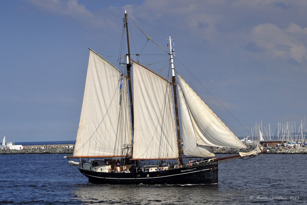 Der Gaffel-Schoner  Marie Galante  am 13.08 2011 auf der Hanse Sail in Warnemnde.
L: 37m / B: 6,65m / Tg: 2,50m / Segelflche: 330 m2 / 1915 als Segel-Logger  Elsfleht  in Brake gebaut./ IMO 5096743 / Flagge Niederlande