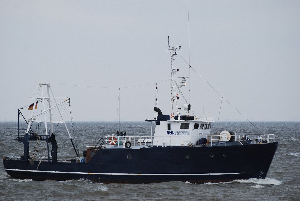 Der Hochseetrawler Fritz Reuter Flagge:Deutschland Lnge:24.0m Breite:7.0m am 11.04.10 vor Cuxhaven.