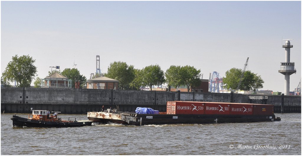 Der Inland Schlepper  Jrn  (180kw - Bj:1926 - Eigner:Walter Lauk) zieht einen Lastkahn (LAUK 34) mit Container am 7.05.2011 im Hambuger Hafen.