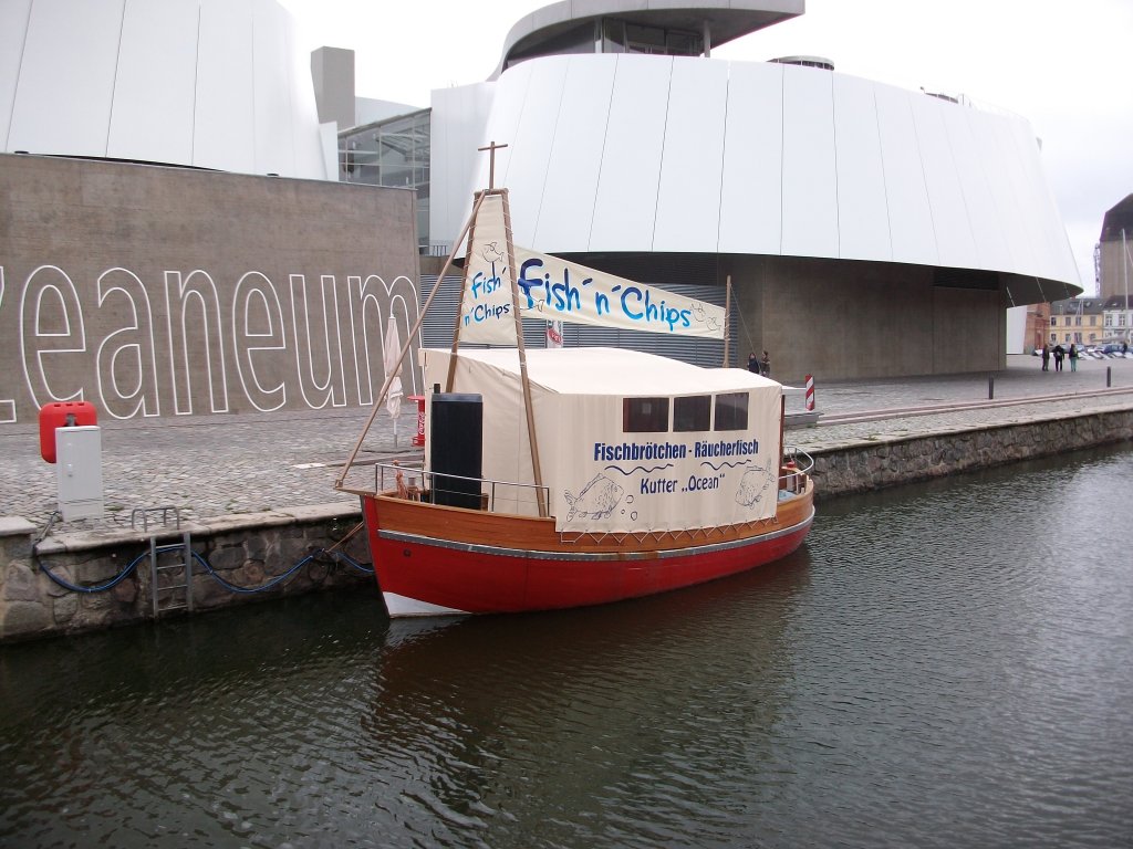 Der kleine Fischkutter  Ocean  im Stadthafen von Stralsund am 29.August 2010.