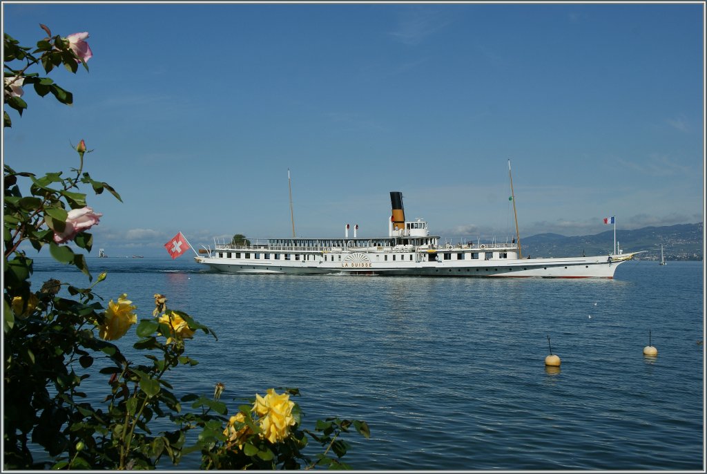 Der Schaufelraddampfer  La Suisse  bei Villeneuve am 1. September 2011