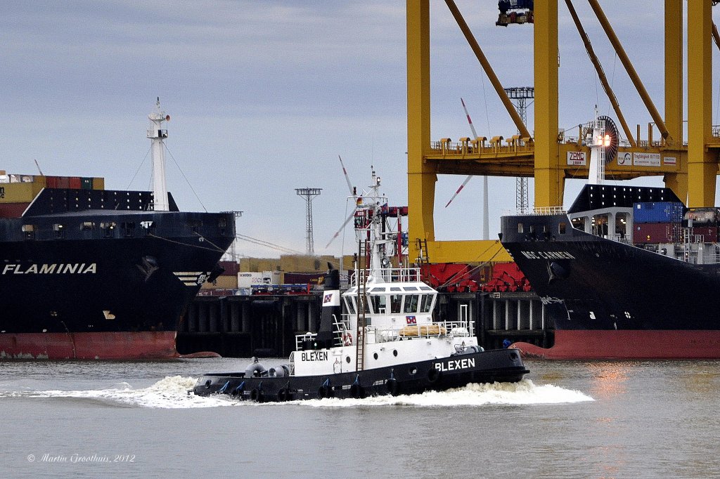 Der Schlepper  Blexen  am 18.07.2011 am Containerterminal Bremerhaven.
L: 28,16m / B: 8,80m / Tg: 4,45m / 1600 kw / Pfahlzug 25 t / 12,3 kn / Bj: 1988 / IMO 8711409 / Heimathafen Bremen