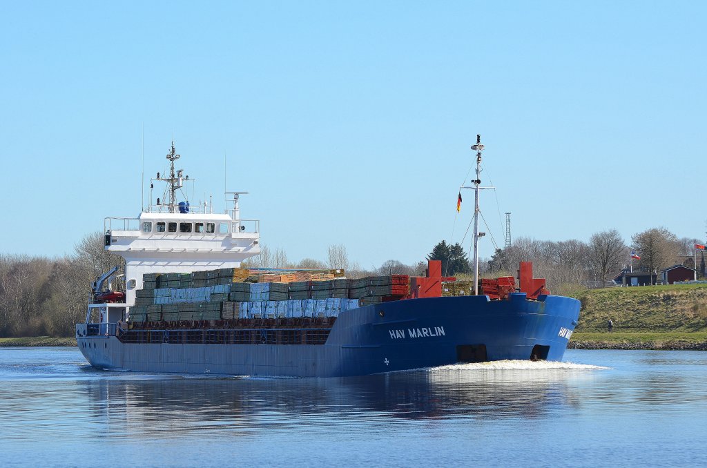 Der Stückgutfrachter HAV Marlin IMO-Nummer:9073892 Flagge:Bahamas Länge:88.0m Breite:13.0m Baujahr:1994 Bauwerft:Damen Shipyard Gorinchem,Gorinchem Niederlande unterwegs im Nord-Ostsee-Kanal bei Rendsburg am 25.03.12