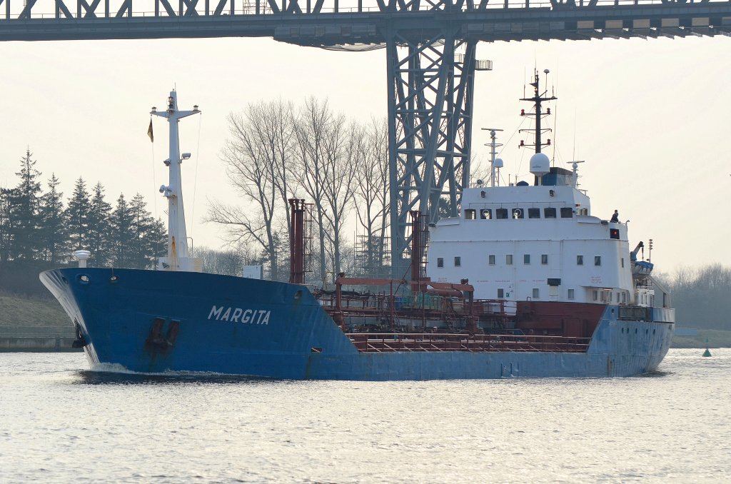 Der Tanker Margita IMO-Nummer:7036591 Flagge:Schweden Lnge:86.0m Breite:14.0m Baujahr:1971 Bauwerft:Ernst Menzer Werft,Geesthacht Deutschland aufgenommen am 17.03.12 auf dem Nord-Ostsee-Kanal bei Rendsburg.