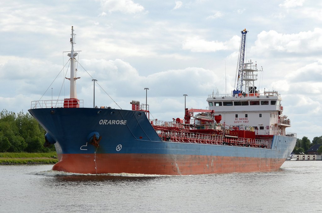 Der Tanker Orarose IMO-Nummer:9402689 Flagge:Zypern Lnge:103.0m Breite:16.0m Baujahr:2008 Bauwerft:Rongcheng Xixiakou Shipyard,Rongcheng China nach Kiel fahrend im Nord-Ostsee-Kanal am 03.06.12