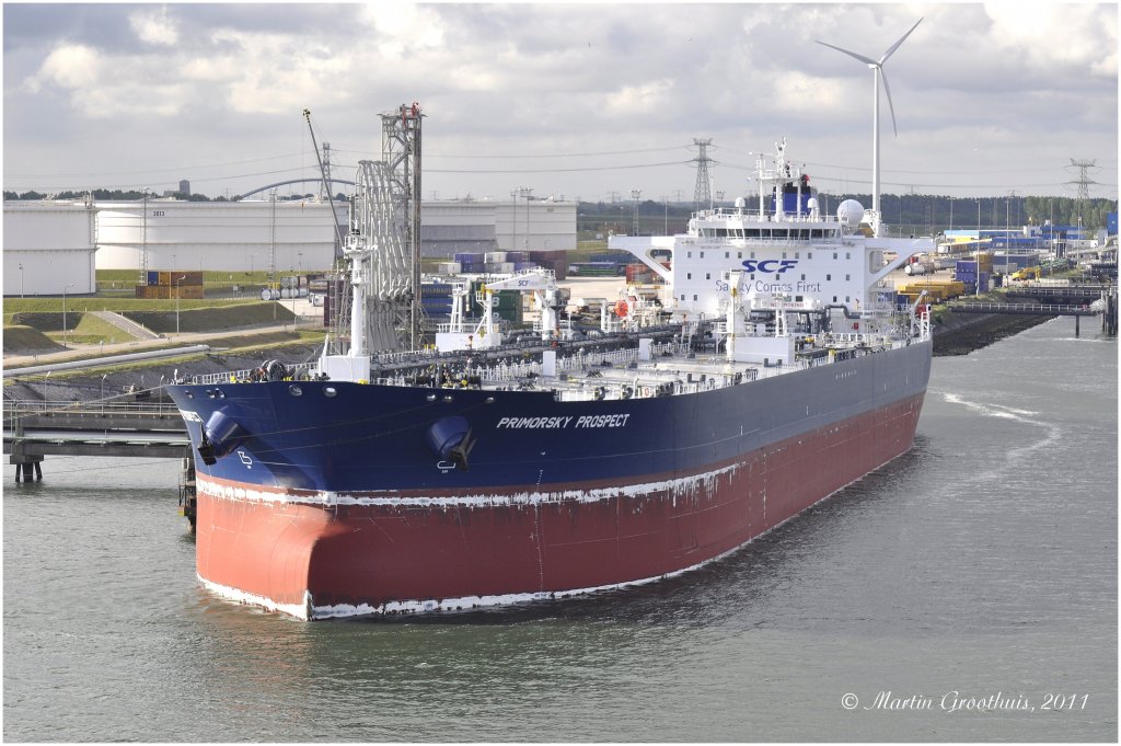 Der Tanker  Primorsky Prospect  am am 15.05.2011 im Hafen von Rotterdam.
L: 250m / B: 44m / Tg: 14,5m / IMO 9511533 / Flagge Liberia
