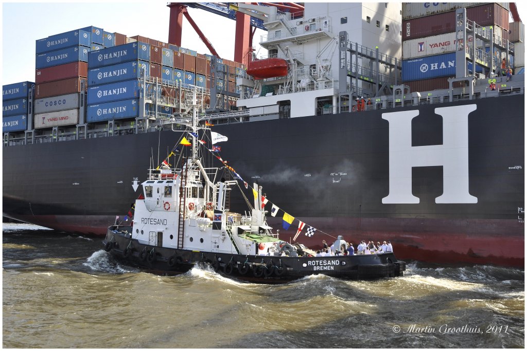 Der URAG Schlepper  Rotesand  am 7.05.2011 in Hamburg(822.Hafengeburstag).
L:30,4m / B:8,8m / Tg:4,5m / BRZ 256 / Bj:1976 / 2428 kw / 12 kn / Pfahlzug 34,2 t / IMO 7525205