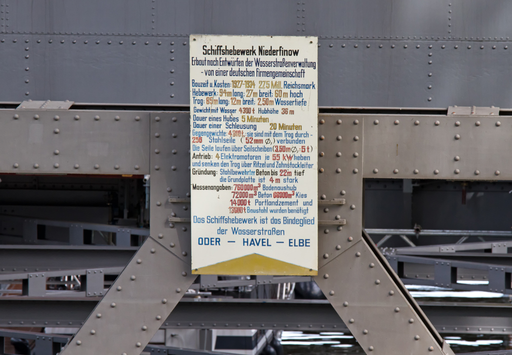 Detailfoto des Schiffshebewerks Niederfinow, hier sollen 5 Millionen Nieten verbaut worden sein. - 12.07.2012