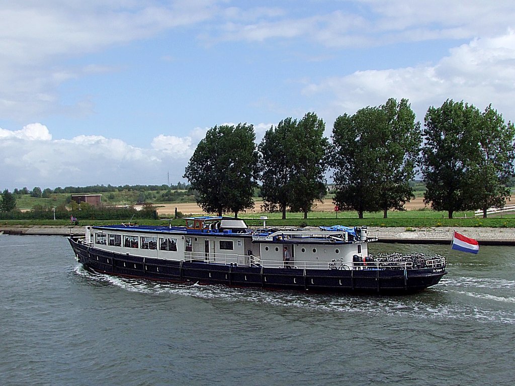 DeTijdgeest wurde 1897 als Dampf Fracht Boot in Kinderdijk gebaut, und 1954 mit einem 380PS Deutz-Dieselmotor ausgestattet;100830