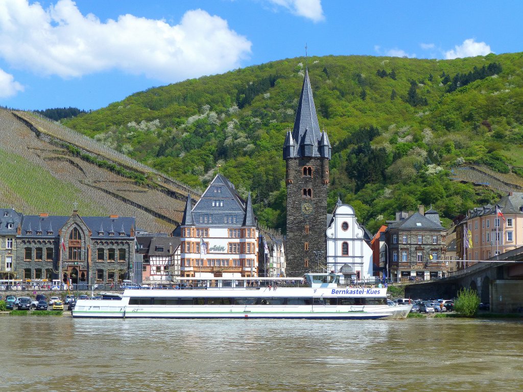 Deutschland, Rheinland-Pfalz, Landkreis Bernkastel-Wittlich, Bernkastel, auf der Mosel, das FGS  Bernkastel-Kues , 05.05.2013