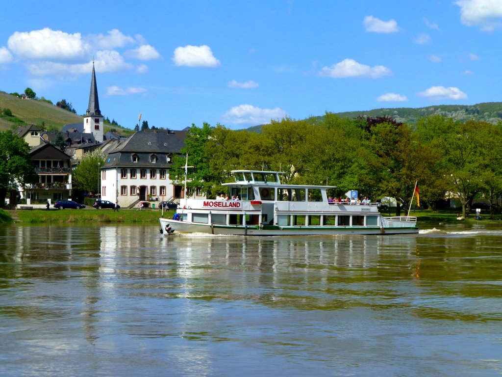 Deutschland, Rheinland-Pfalz, Landkreis Bernkastel-Wittlich, Kues (Moselpark), auf der Mosel, das FGS  Moselland , 05.05.2013