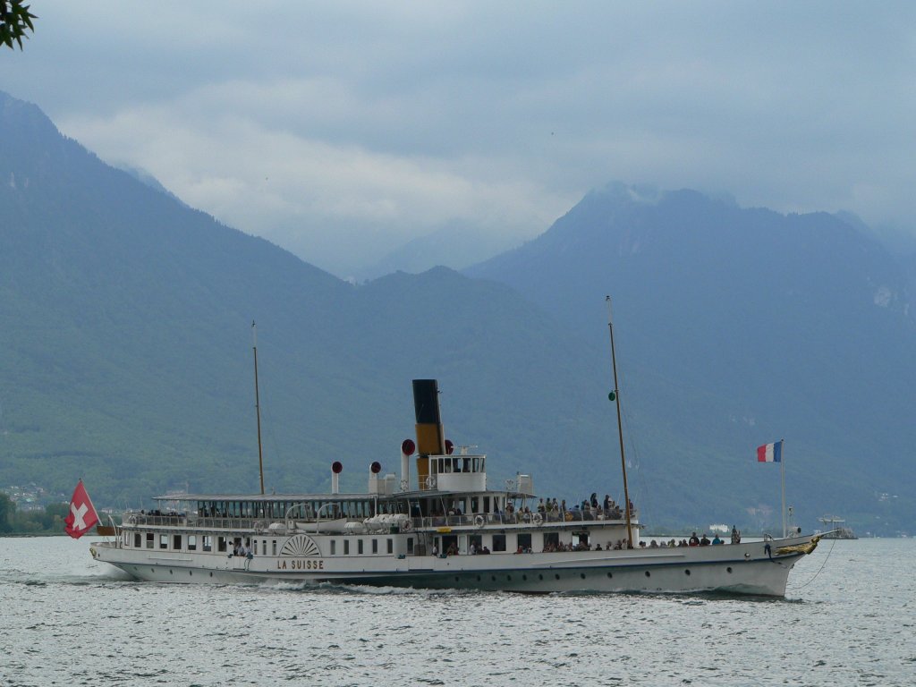 Die 1910 erbaute La Suisse auf dem Genfersee, 2011-07-28