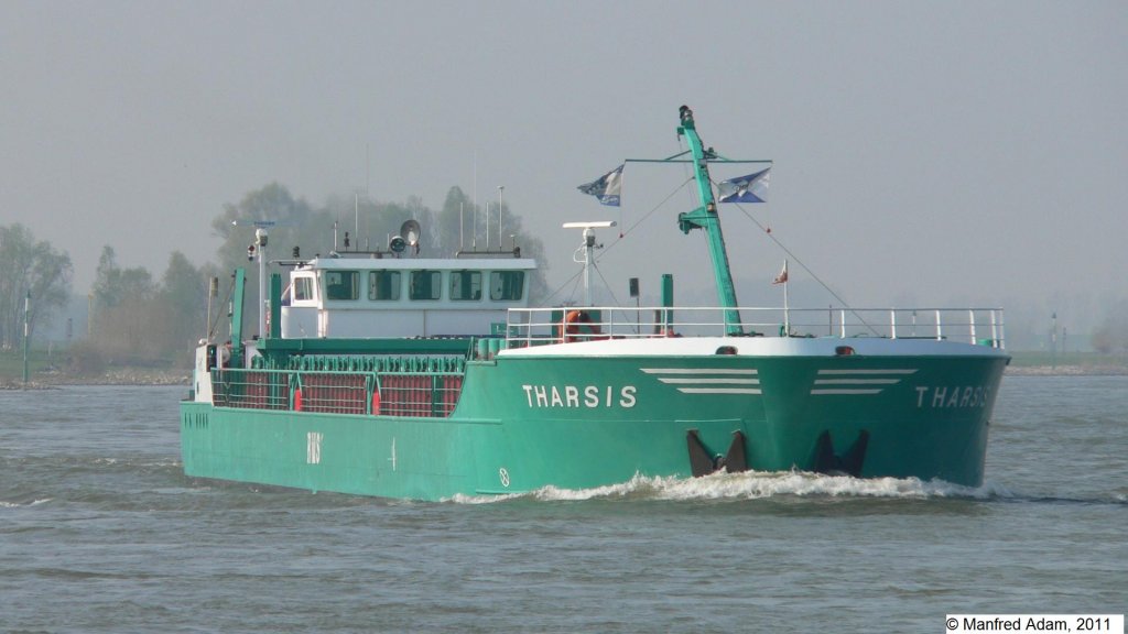 Die 2003 gebaute Seeschlange MS Tharsis/NL aus Delfzijl am 12.04.2007 rheinaufwrts bei Xanten-Bislich.