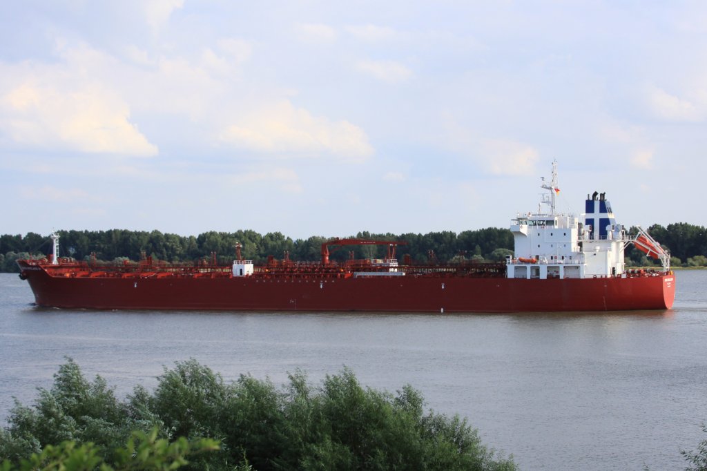 Die Agios Nikolaos IV (IMO 9464364) auf der Elbe, höhe Wedel, 27.07.2010