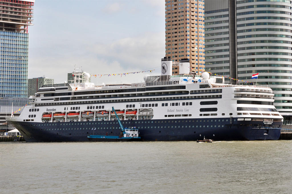 Die  aktuelle  Rotterdam, BJr. 2007, 238 m, 59.652 BRT, am Cruiserterminal im Rotterdamer Hafen. 15.09.2012