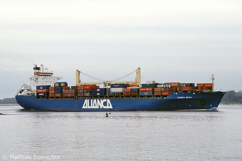 Die Aliance Brasil bei Lhe Sand auf der Elbe.