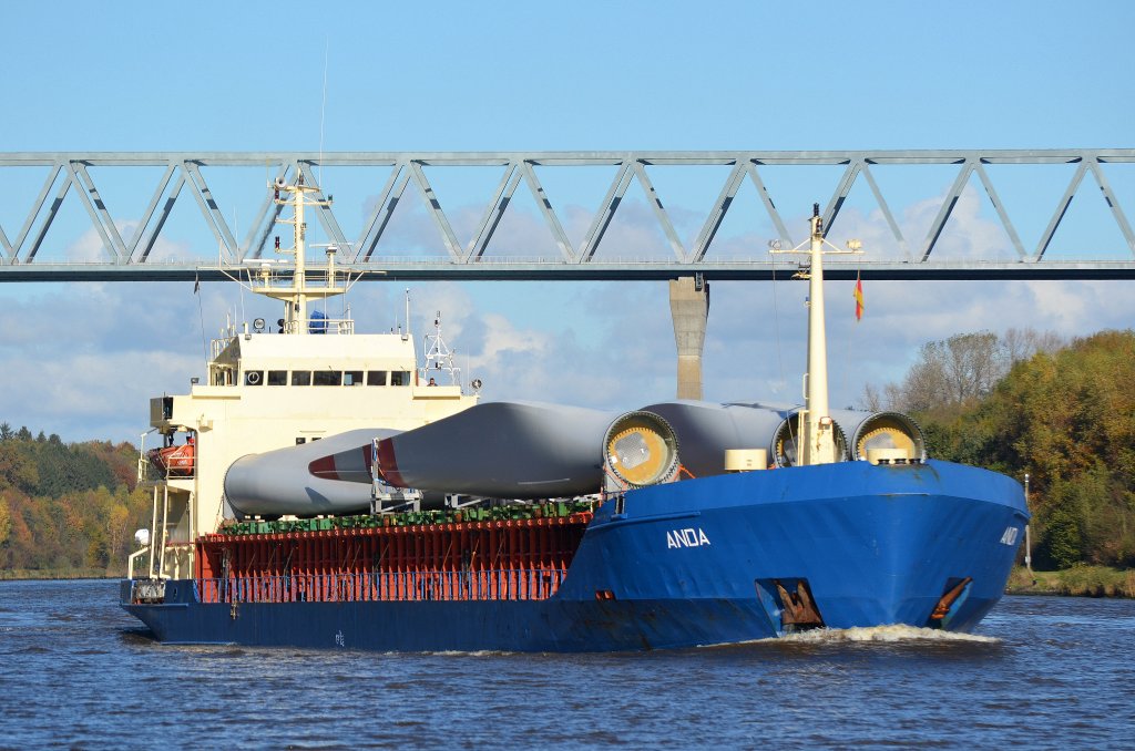 Die Anda IMO-Nummer:8027638 Flagge:Togo Lnge:96.0m Breite:14.0m Baujahr:1981 Bauwerft:Martin Jansen Schiffswerft und Maschinenfabrik aufgenommen im Nord-Ostsee-Kanal am 27.10.12
