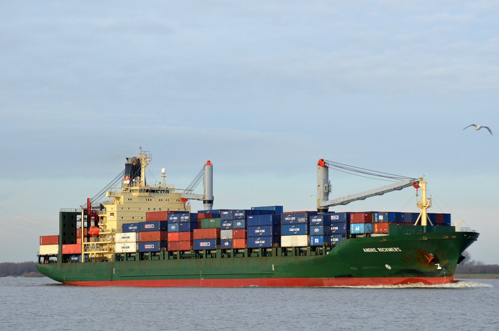 Die Andre Rickmers IMO-Nummer:9152789 Flagge:Deutschland Lnge:196.0m Breite:30.0m Baujahr:1998 Bauwerft:China Shipbuilding Corp.,Kaohsiung Taiwan nach Hamburg einlaufend bei Lhe am 26.11.12