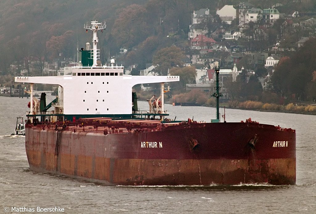 Die Arthur N auf der Elbe in Hhe von Blankenese am 16.11.09.
