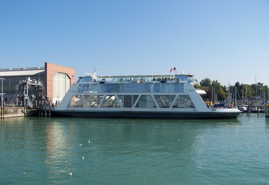 Die Autofhre EUREGIA im Hafen von Friedrichshafen am 12.9.2009.