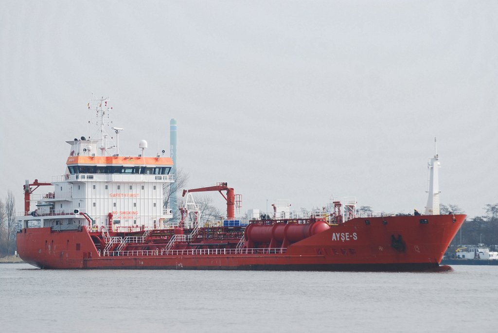 Die Ayse S IMO-Nummer:9403906 Flagge:Trkei Lnge:105.0m Breite:15.0m Baujahr:2008 Bauwerft:Istanbul Shipyard,Istanbul Trkei bei Brunsbttel am 17.03.10