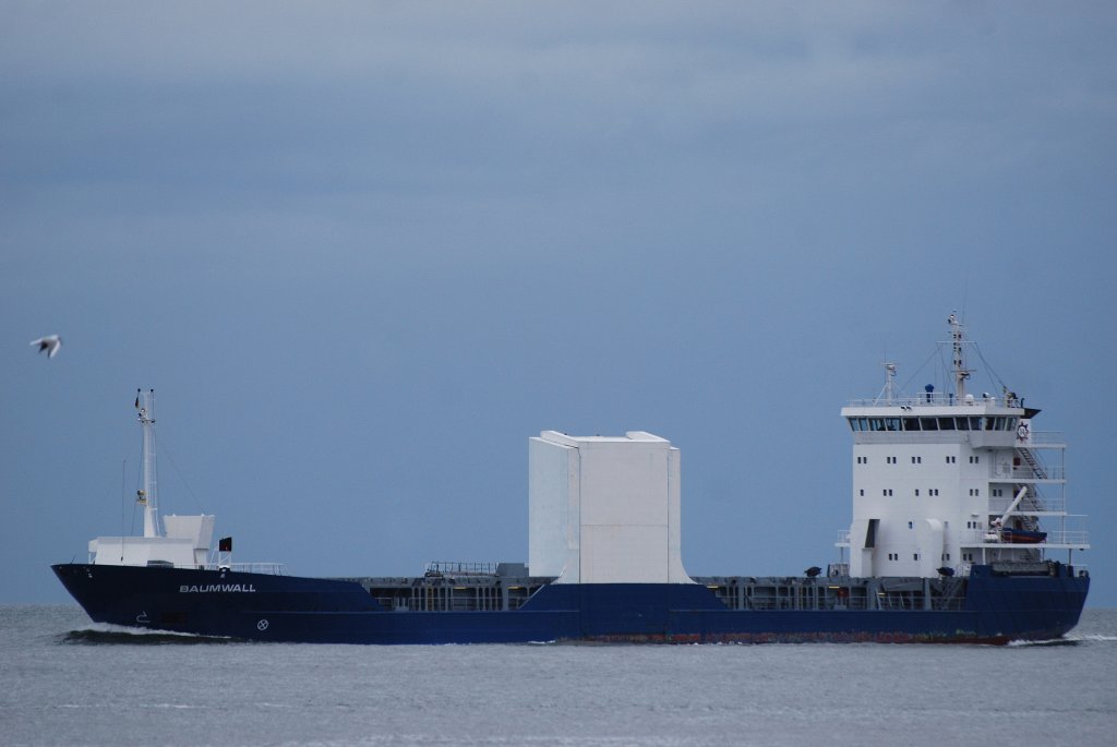 Die Baumwall IMO-Nummer:9108489 Flagge:Gibraltar Lnge:100.0m Breite:15.0m Baujahr:1995 Bauwerft:Nordsovaerftet Shipbuilding,Ringkobing Dnemark vor Cuxhaven am 16.06.11