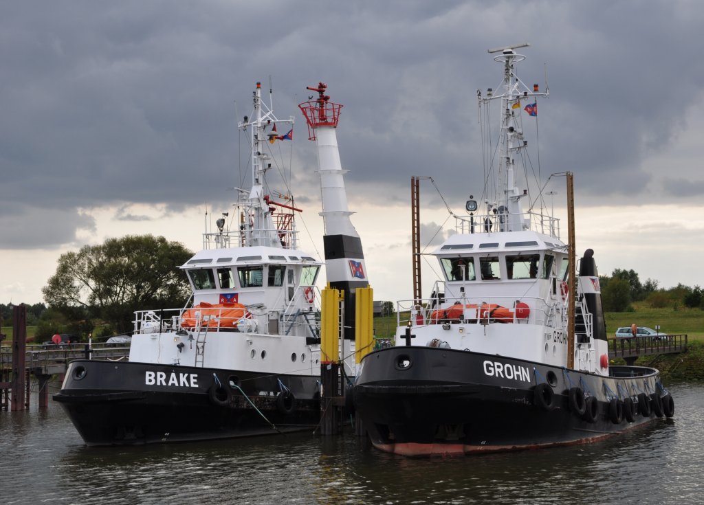 Die beiden Schlepper  Grohn  und  Brake  im Hafen von Bremen.