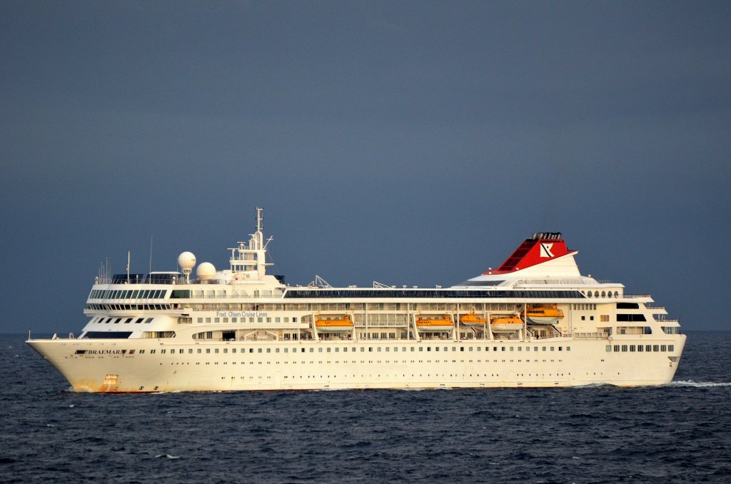 Die Braemar IMO-Nummer:9000699 Flagge:Bahamas Lnge:196.0m Breite:22.0m Baujahr:1993 Bauwerft:Union Naval de Levante,Valencia Spanien auf See zwischen Bergen und Hamburg am 16.0.6.12