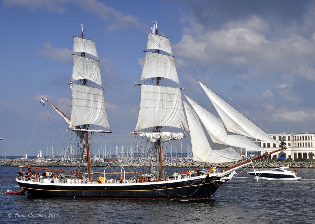 Die Brigg  Morgenster  am 13.08. 2011 auf der Hanse Sail in Warnemnde.
L: 49m / B: 6,60m / Segelflche: 600 m2 / Bj: 2008/ Flagge: NLD