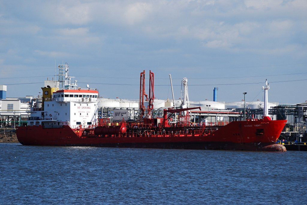 Die Brovig Viento IMO-Nummer:9291561 Flagge:Gibraltar Lnge:100.0m Breite:15.0m Baujahr:2004 Bauwerft:Gisan Shipbuilding&Shipping,Istanbul Trkei aufgenommen im Hamburger Hafen am 19.03.11