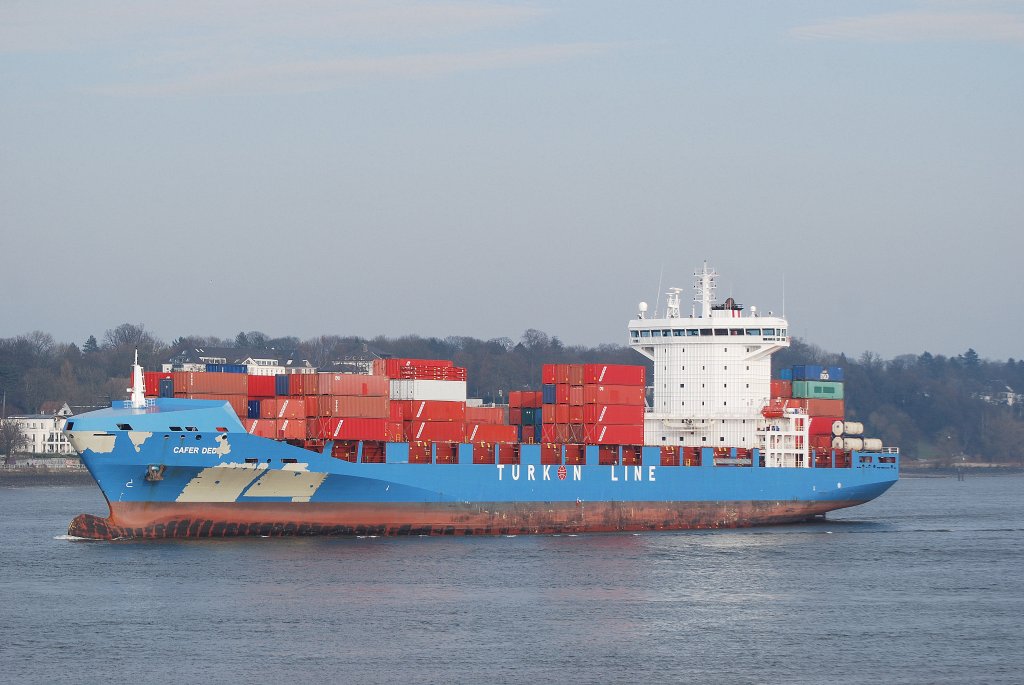 Die Cafer Dede IMO-Nummer:9365831 Flagge:Marshall Inseln Lnge:182.0m Breite:27.0m Baujahr:2008 Bauwerft:Sedef Shipyard,Istanbul Trkei auslaufend aus Hamburg passiert den Rschpark Finkenwerder am 26.02.11 