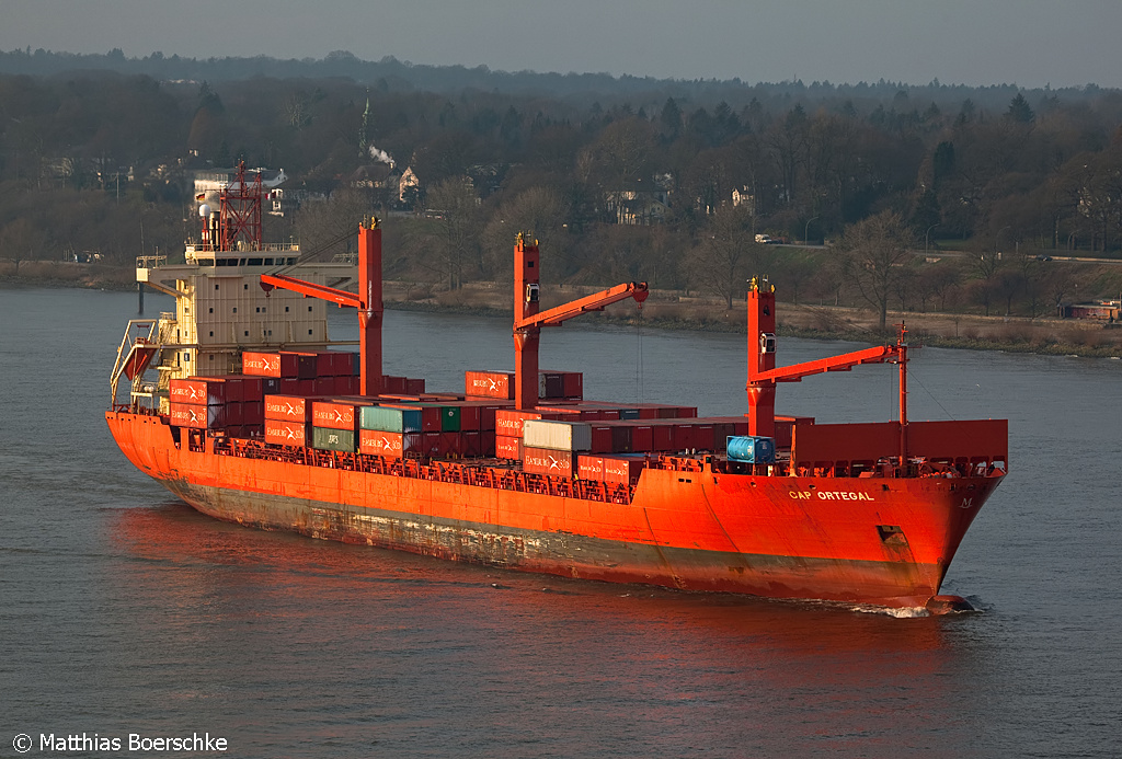 Die Cap Ortegal beim Einlaufen in den Hamburger Hafen am 17.12.09 in Hamburg Finkenwerder.