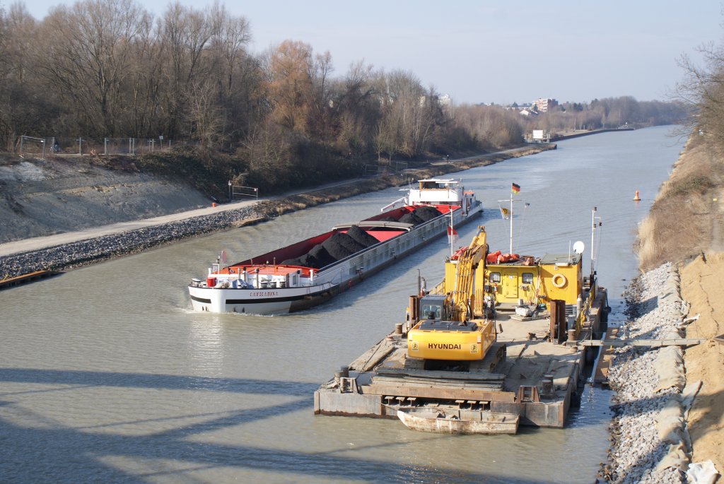 Die  Catharina  beladen mit Kohle am 26.02.2011 bei Hannover Misburg.