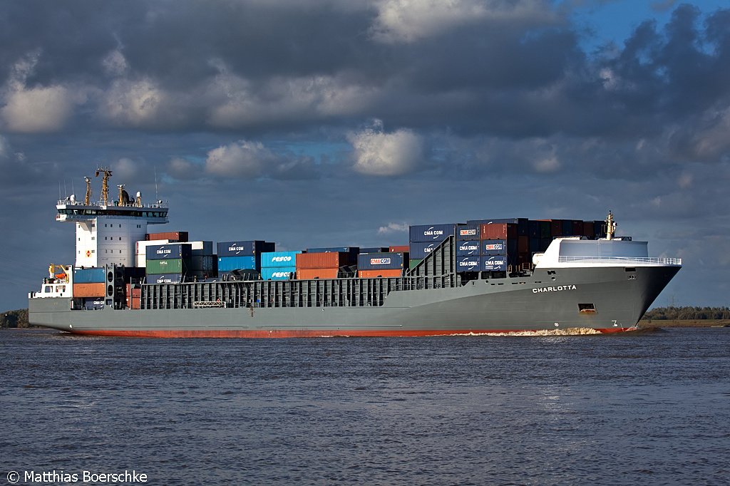 Die Chalotta auf der Elbe bei Lhe-Sand am 08.10.09.