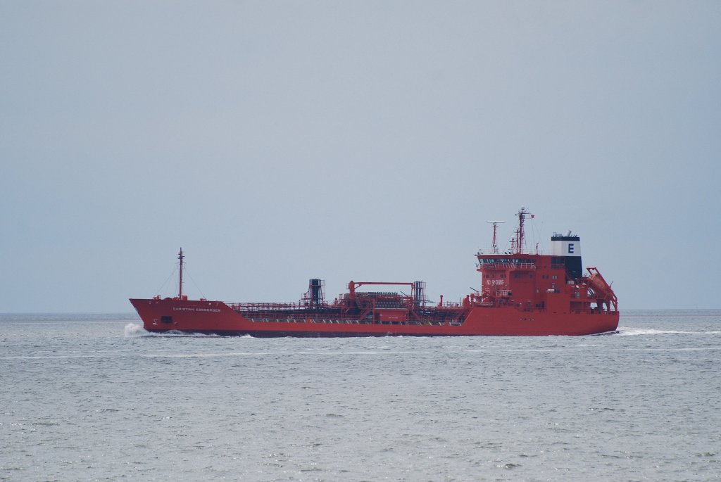 Die Christian Essberger der Reederei John T. Essberger in Hamburg IMO-Nummer:9212498 Flagge:Deutschland Lnge:101.0m Breite:16.0m Baujahr:2000 Bauwerft:Sietas,Hamburg Deutschland aufgenommen auf der Nordsee am 13.06.11