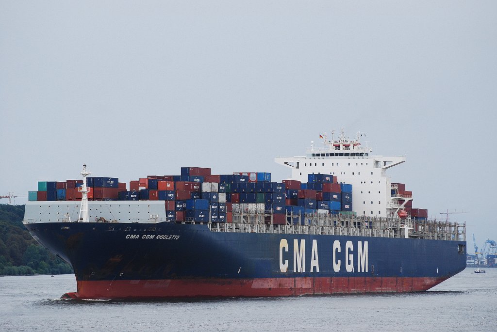 Die CMA CGM Rigoletto IMO-Nummer:9299654 Flagge:Frankreich Lnge:349.0m Breite:43.0m Baujahr:2006 Bauwerft:Hyundai Heavy Industries,Ulsan Sdkorea auslaufend aus Hamburg am 14.08.10