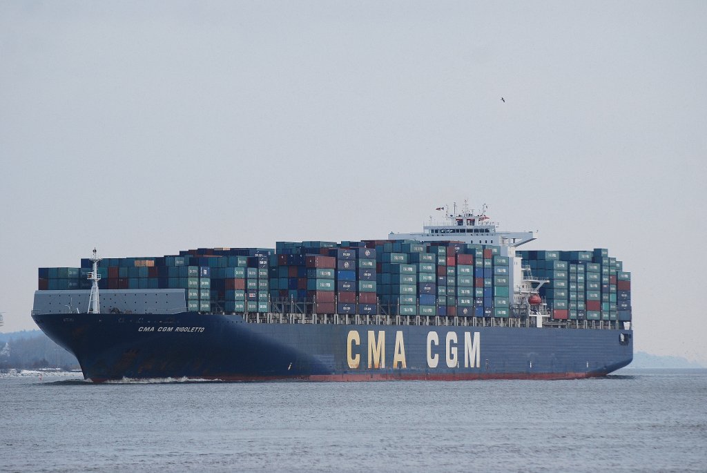 Die CMA CGM Rigoletto verlsst Hamburg und passiert am 20.02.10 den Fhranleger in Lhe IMO-Nummer:9299654 Flagge:Frankreich Lnge:349.0m Breite:43.0m Baujahr:2006 Bauwerft:Hyundai Heavy Industries,Ulsan Sdkorea. 