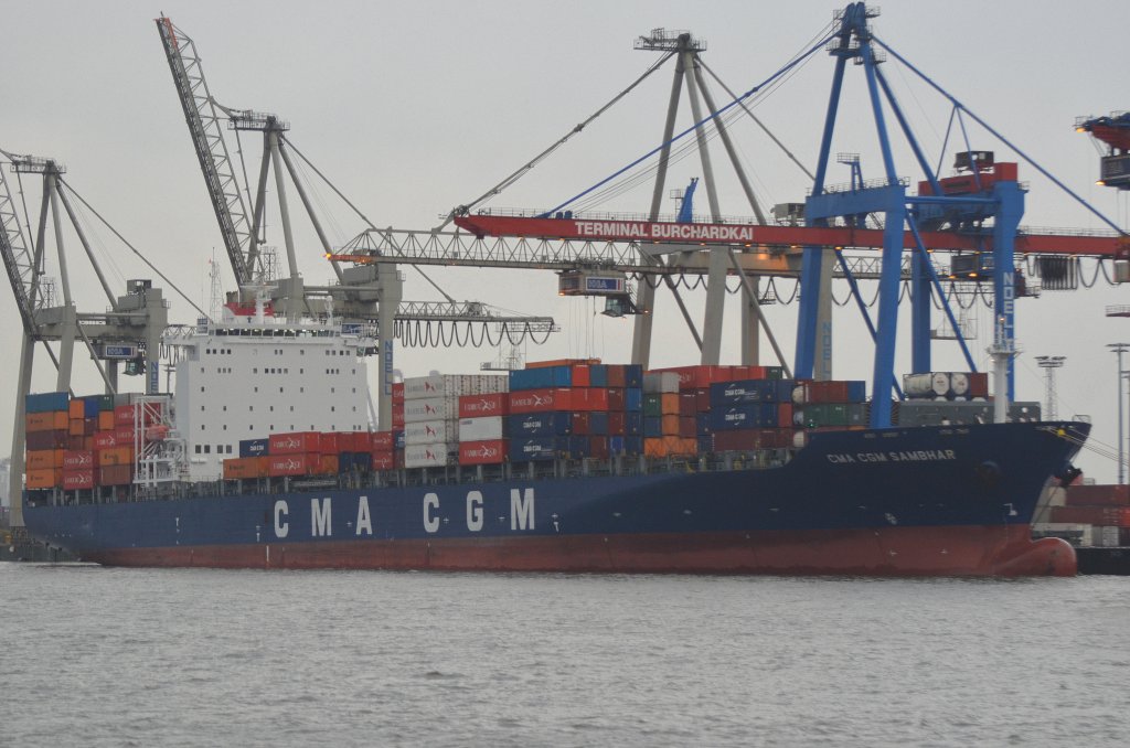 Die CMA CGM Sambhar IMO-Nummer:9295969 Flagge:Zypern Lnge:269.0m Breite:32.0m Baujahr:2006 Bauwerft:CSBC,Kaohsiung Taiwan am 10.12.11 am Terminal Burchardkai in Hamburg.