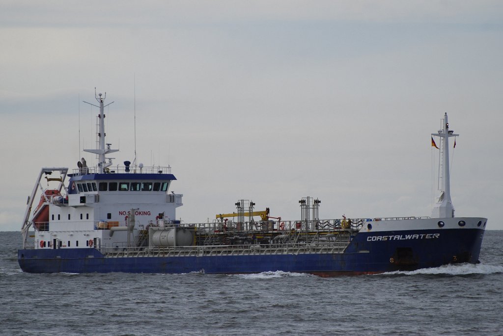 Die Coastalwater IMO-Nummer:9205158 Flagge:Niederlande Lnge:91.0m Breite:12.0m Baujahr:2000 Bauwerft:Astrakhan Shipyard,Astrakhan Russland vor Cuxhaven am 16.06.11