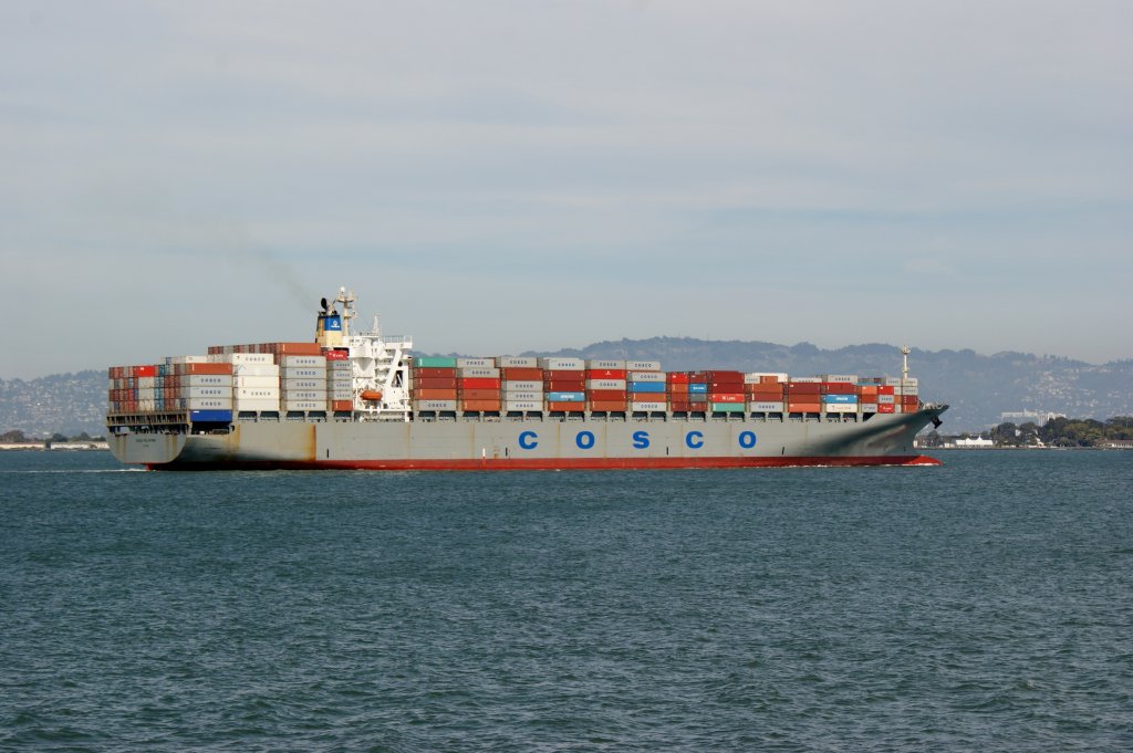 Die Cosco Felixstowe auf dem Weg zum Hafen in San Francisco am 22.09.2012 
