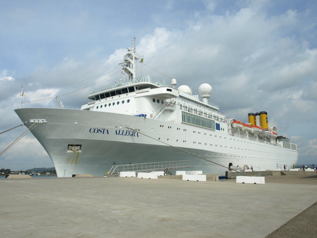 Die Costa Allegra im Hafen von Katakolon nahe des antiken Olympia in Griechenland (Oktober 2011)