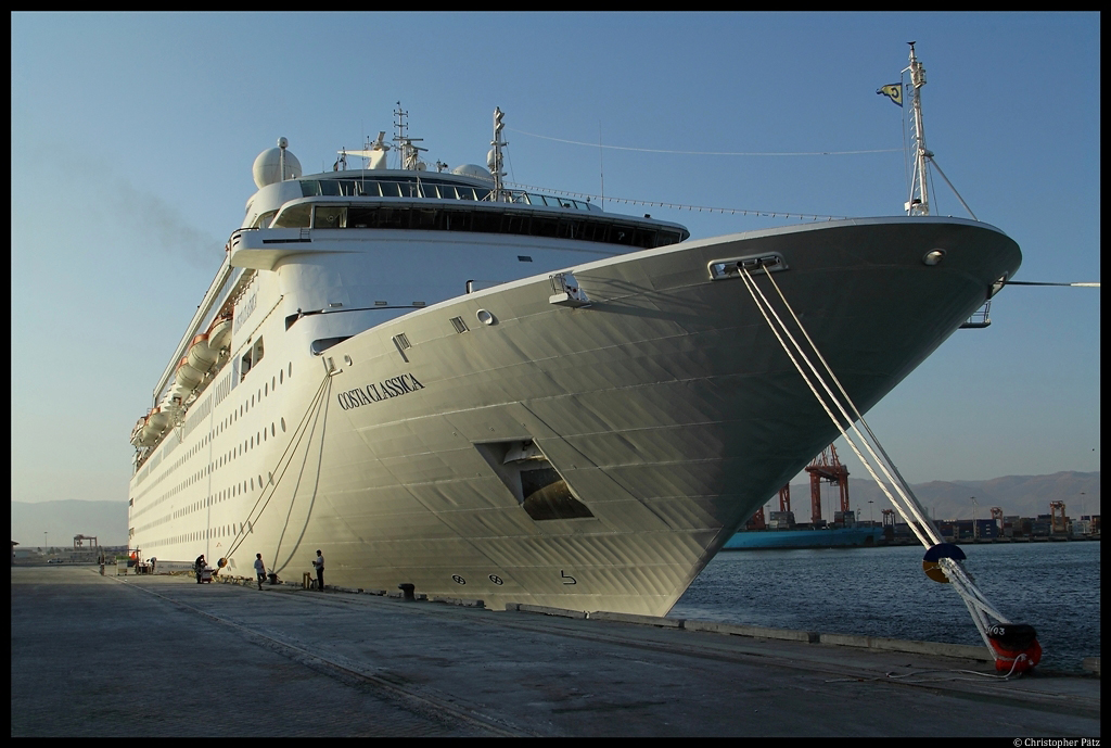 Die Costa Classica im Hafen von Salalah. (01.12.2012)